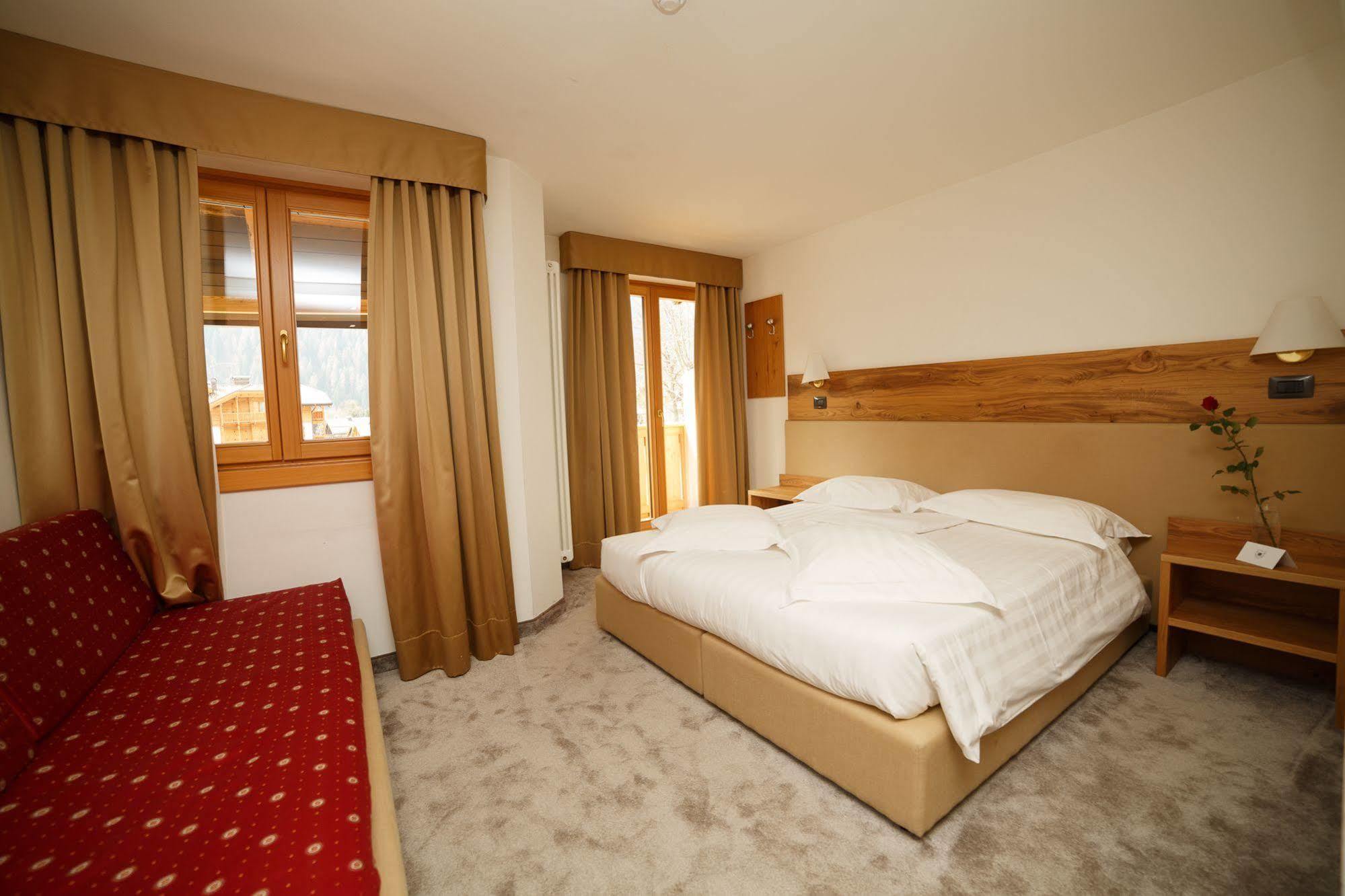 Olympic Regina Hotel Пінцоло Екстер'єр фото