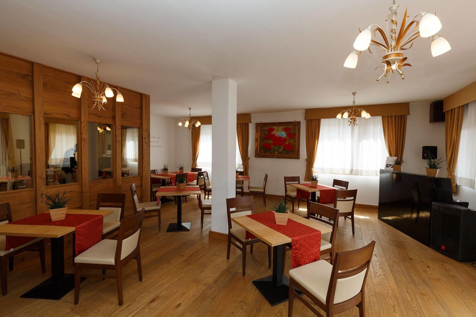 Olympic Regina Hotel Пінцоло Екстер'єр фото